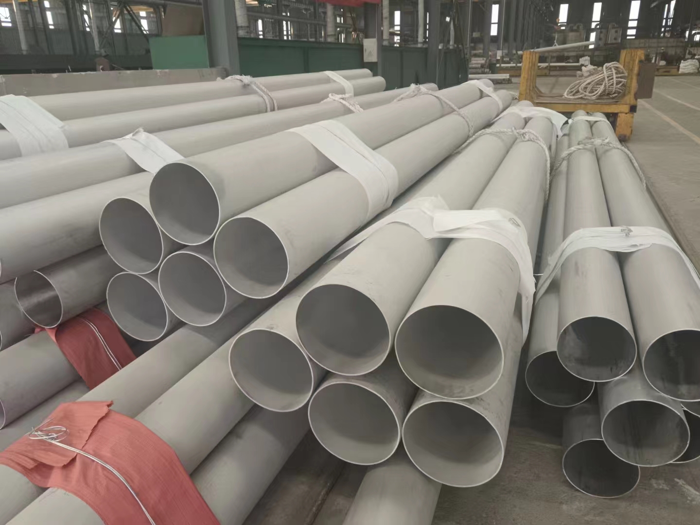 Is stainless steel suitable for use in pipelines?