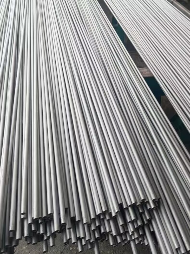 The difference between seamless steel pipe and stainless steel welded steel pipe？