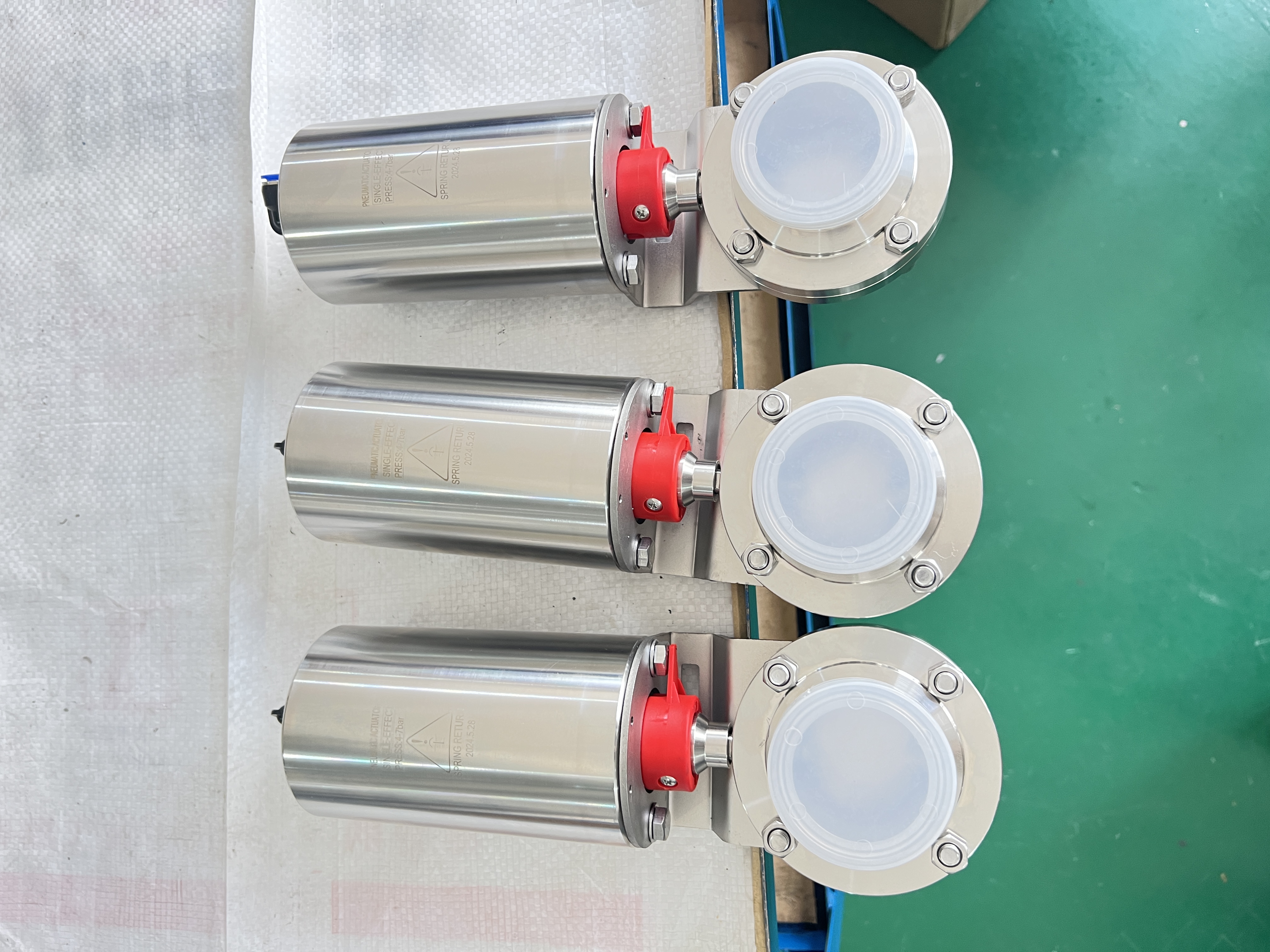 What is the function of a sanitary pneumatic valve？