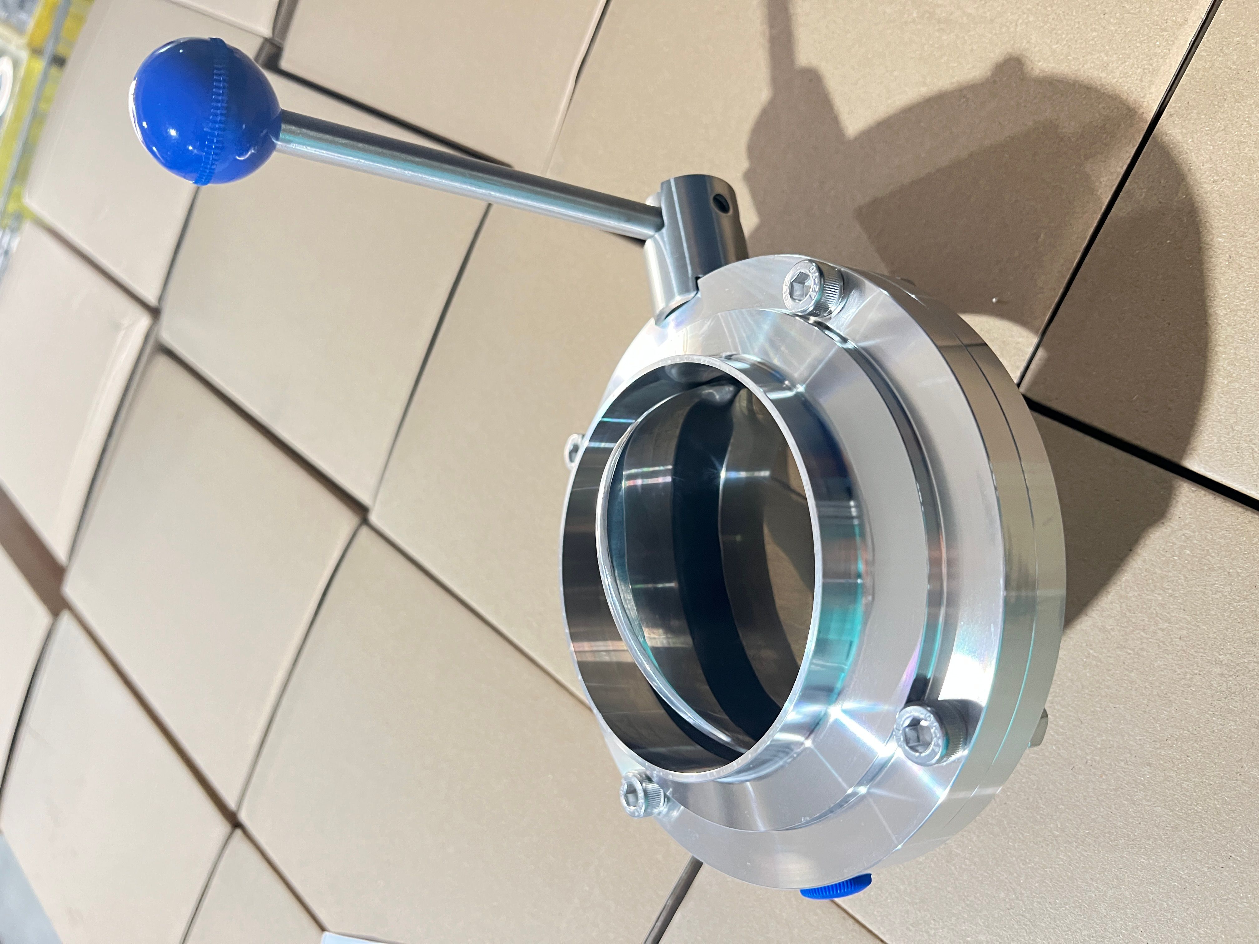 What is the role of sanitary butterfly valves in the pharmaceutical industry？